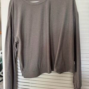 Vuori Heathered Gray Long Sleeve Top